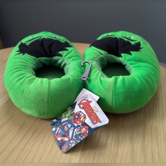 NWT Marvel Avengers Green Hulk Kids Unisex Plush Mooshy Slippers (Sz. Small 7/8) - Picture 2 of 15